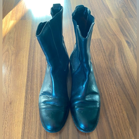 Burberry leather black boots, women’s size 37 - Picture 2 of 3